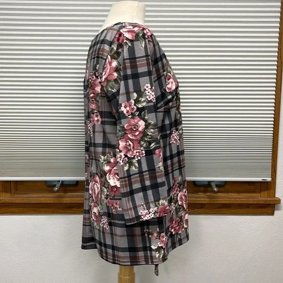 🌟PRICE REDUCED🌟FLORAL 💐PLAID Pink Black Faux Leather 3/4 Sleeve Top SIDE TIE - Picture 9 of 12